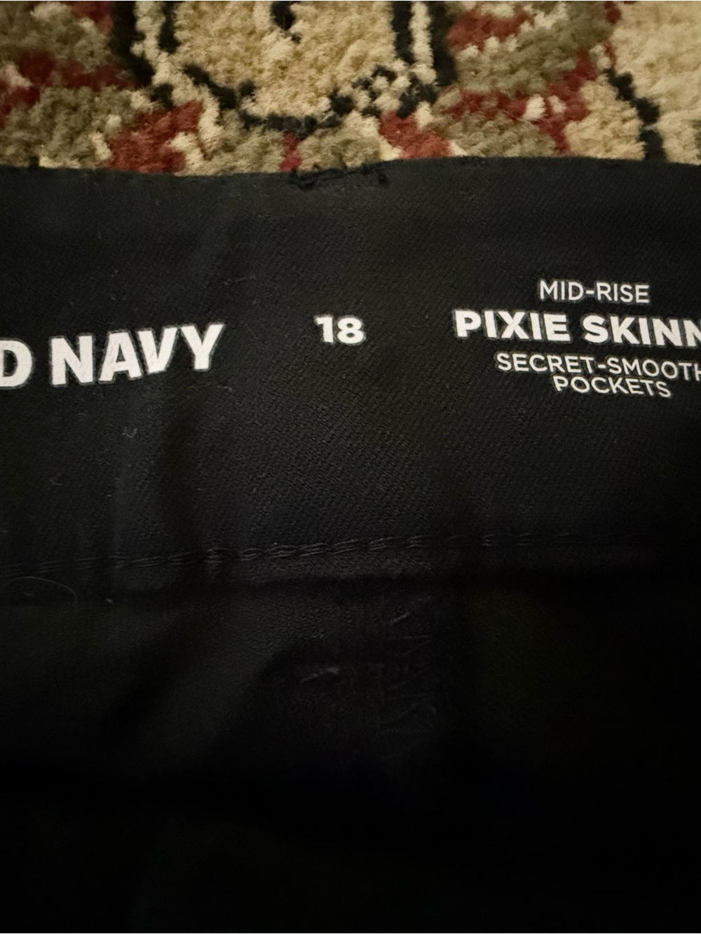 18 Old Navy women’s black mid-rise pixie skinny Pants with secret smooth pockets - Picture 3 of 5
